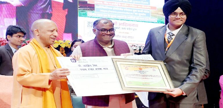 सीएम योगी ने पीआरडी जवानों को दिया तोहफा, बढ़ाया मानदेय