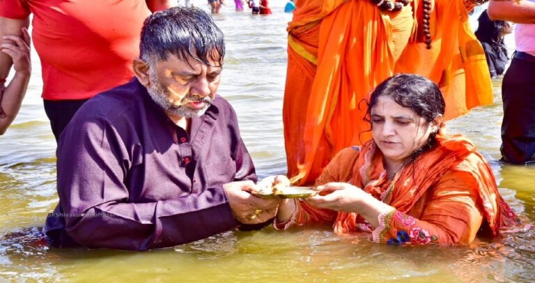 सिक्किम के मुख्यमंत्री प्रेम सिंह तमांग ने संगम में किया पवित्र स्नान