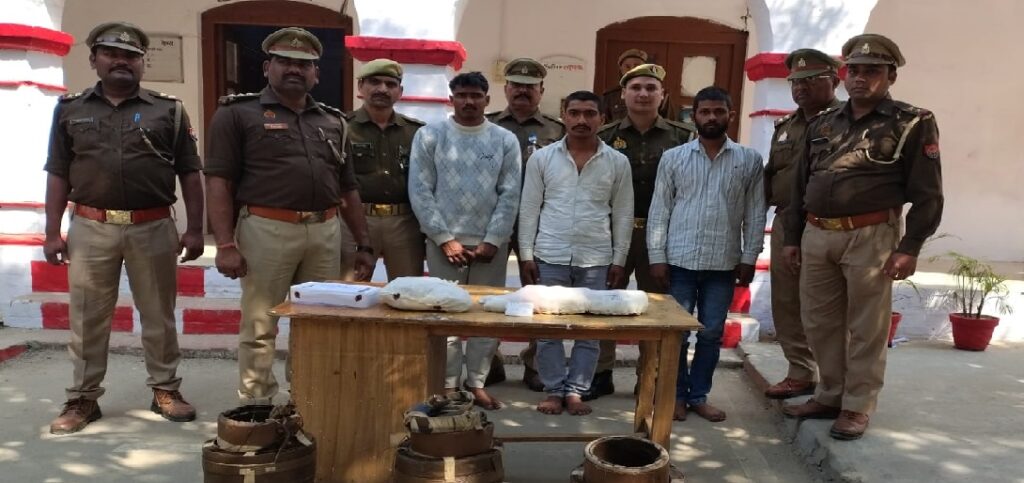 ट्रांसफार्मर का तेल और कॉपर चोरी करने वाले गिरोह से मुठभेड़, एक पैर में लगी गोली, तीन गिरफ्तार