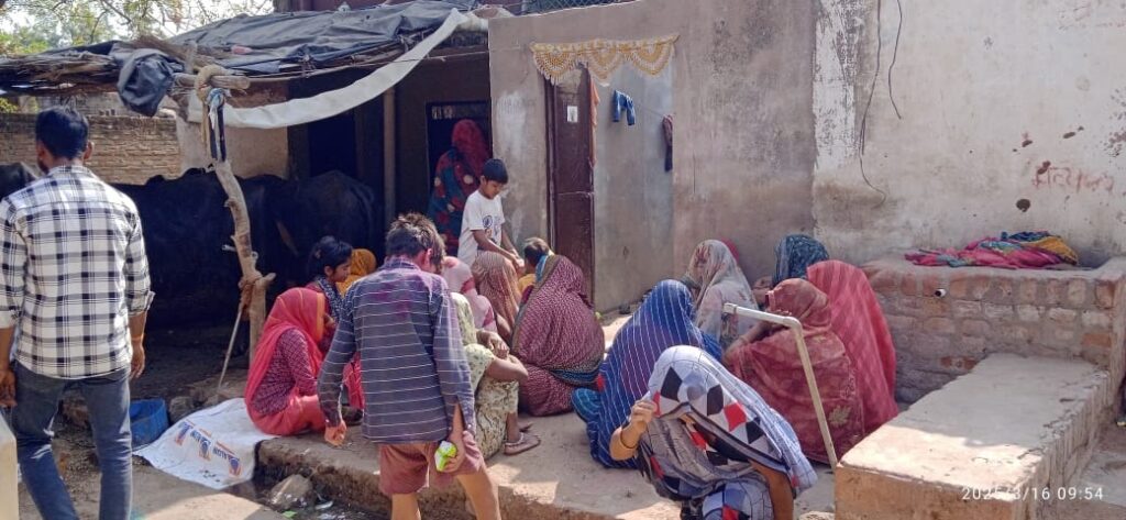 पत्नी के प्रेमी को कुल्हाड़ी से काटकर उतारा मौत के घाट