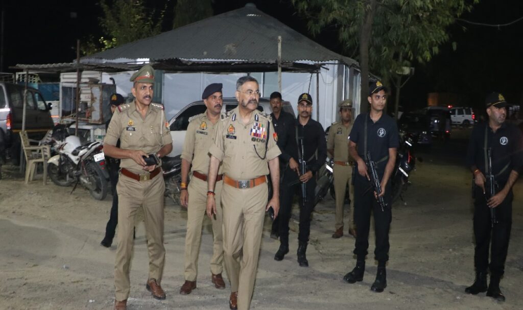 डीजीपी प्रशांत कुमार अचानक पहुंचे सरोजनीनगर थाने, किया औचक निरीक्षण
