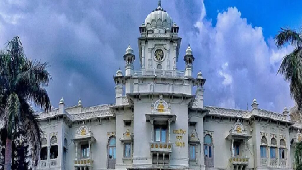 केजीएमयू के तीसरी बिल्डिंग से कैंसर पीड़ित किशोरी गिरी, मौत