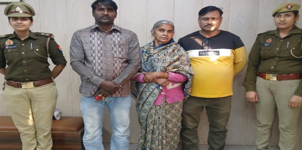 डेढ़ महीने पहले बुजुर्ग महिला को अस्पताल में छोड़कर भागे बेटे, पुलिस ने मिलवाया