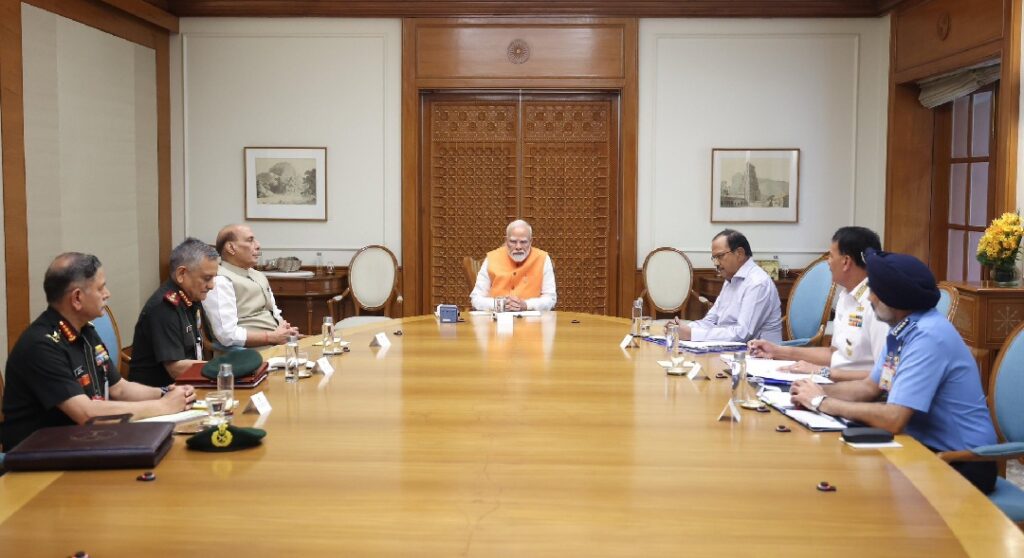 आतंकवाद पर निर्णायक कार्रवाई की तैयारी,पीएम मोदी ने दी सेना को पूरी छूट