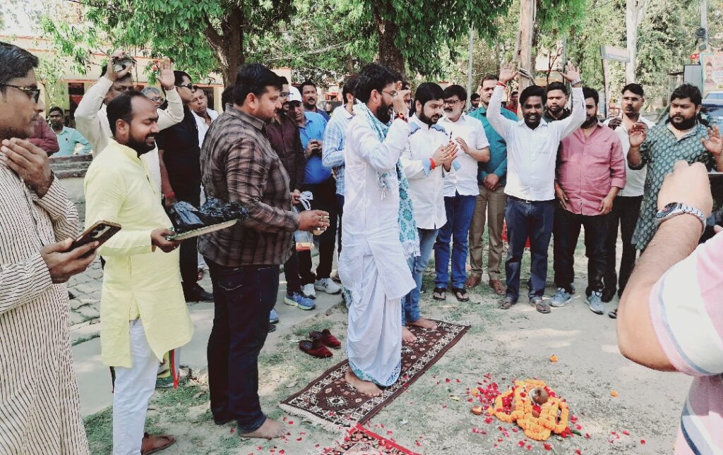 नगरा सड़क का रसड़ा विधायक के पुत्र ने किया भूमिपूजन