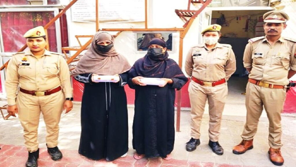 अमीनाबाद मार्केट में महिलाओं की जेबतराशी गैंग का पर्दाफाश, पुलिस ने दो को किया गिरफ्तार