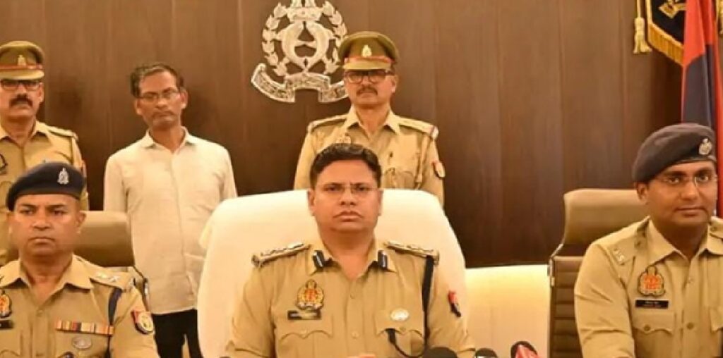 मरा हुआ घोषित व्यक्ति लखनऊ में निकला ‘जिंदा’, गिरफ्तार,व्हाट्सएप चैट से खुली पोल