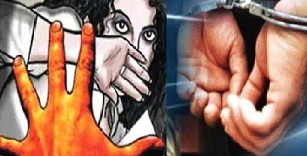नशे में धुत बेटे ने अपनी हवस मिटाने को मां के साथ करने लगा जबरदस्ती, भागकर बचाई इज्जत