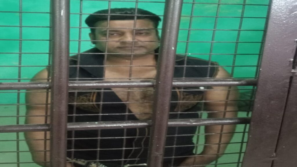 लखनऊ में बीच सड़क पर रिवाल्वर लगाकर रील बनाते हुए नकली सलमान खान हुआ गिरफ्तार