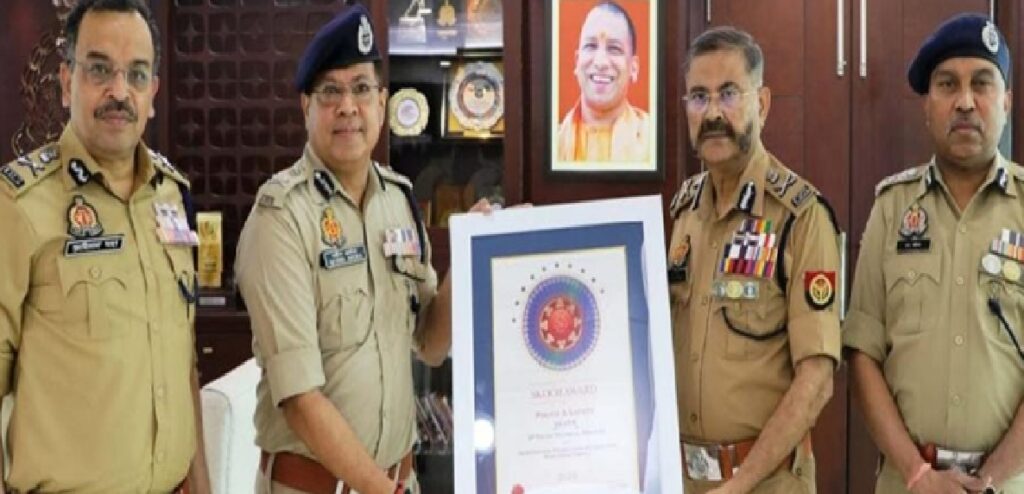 राष्ट्रीय स्तर पर up police की बड़ी उपलब्धि, DGP को भेंट किया SKOCH अवॉर्ड का सर्टिफिकेट