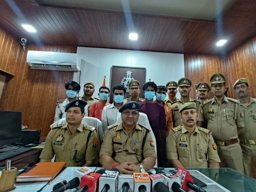ई-रिक्शा चोरों के अंतरजनपदीय गैंग का पर्दाफाश , 7 ई-रिक्शा, 29 बैट्री और एक स्कूटी बरामद