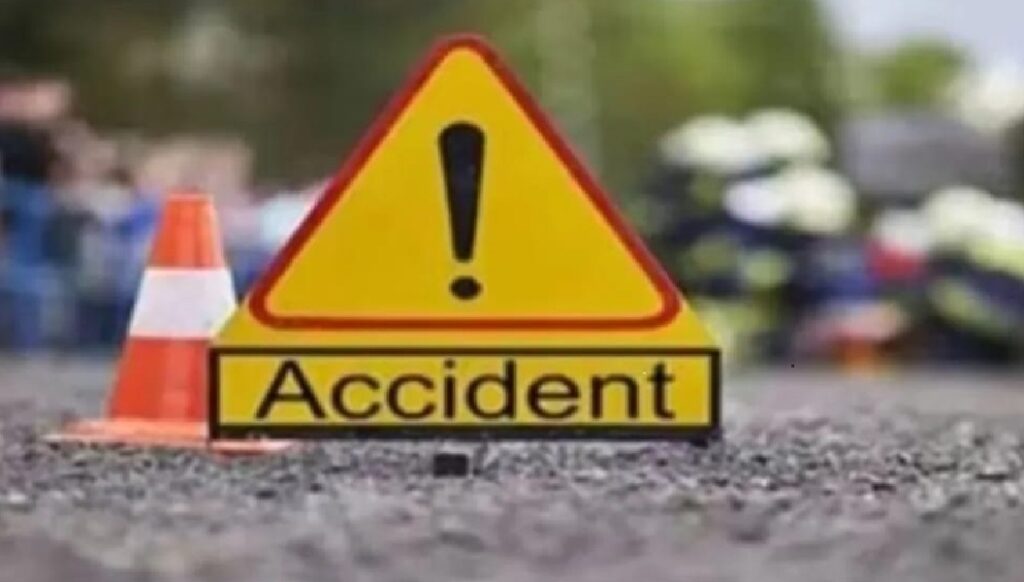 लखनऊ में बस और ट्रक की जोरदार भिड़ंत, ट्रक चालक घायल