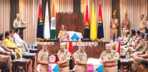 यूपी पुलिस मुख्यालय में डीजी आशीष गुप्ता को दी गई भावुक विदाई