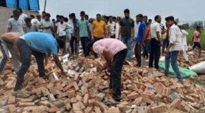 अमरोहा में अवैध पटाखा फैक्ट्री में विस्फोट, चार महिलाओं की मौत, मलबे में कई दबे