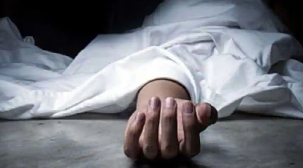 हुसैनाबाद फूड कोर्ट के पास झूले में मिला किशोर का शव,मचा हड़कंप
