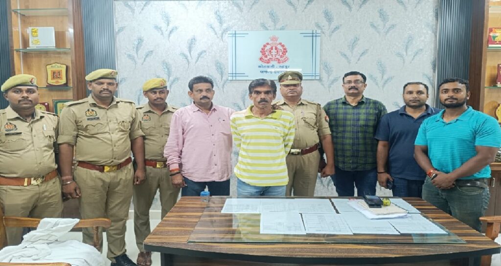 एसटीएफ ने दबोचा 50 हजार का इनामी अभियुक्त, भाई को मृत दिखाकर बेच दी थी पुश्तैनी जमीन