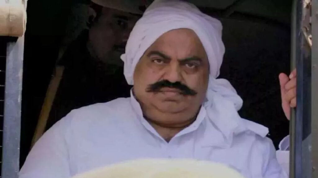 माफिया अतीक अहमद के मरने के बाद रिश्तेदार चला रहे जमीन का गोरखधंधा, छह पर केस दर्ज