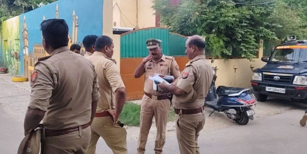 भूतनाथ मार्केट के पास दिन दहाड़े घर में घुसकर बदमाशों ने की लूटपाट, फिर हो गए फरार