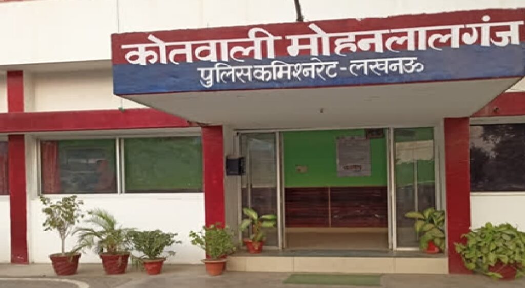 नशे में धुत आशिक ने किया हंगामा, पड़ोसियों ने टोका तो चाकू से बोला हमला