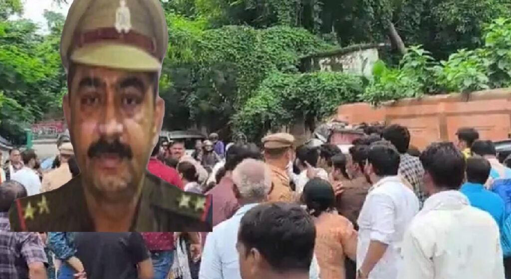 पोस्टमार्टम हाउस बना रणभूमि, दरोगा की मौत के बाद पत्नियों में टकराव