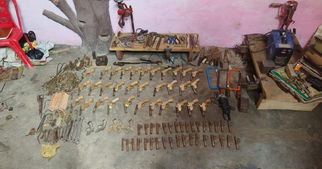 अलीगढ़ में अवैध शस्त्र फैक्ट्री का भंडाफोड़, तीन गिरफ्तार