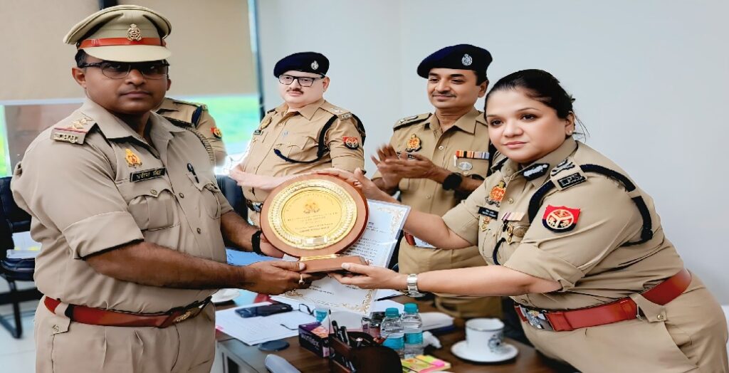 EOW समीक्षा बैठक में उत्कृष्ट कार्य पर निरीक्षक सम्मानित, लापरवाही पर एक निलंबित