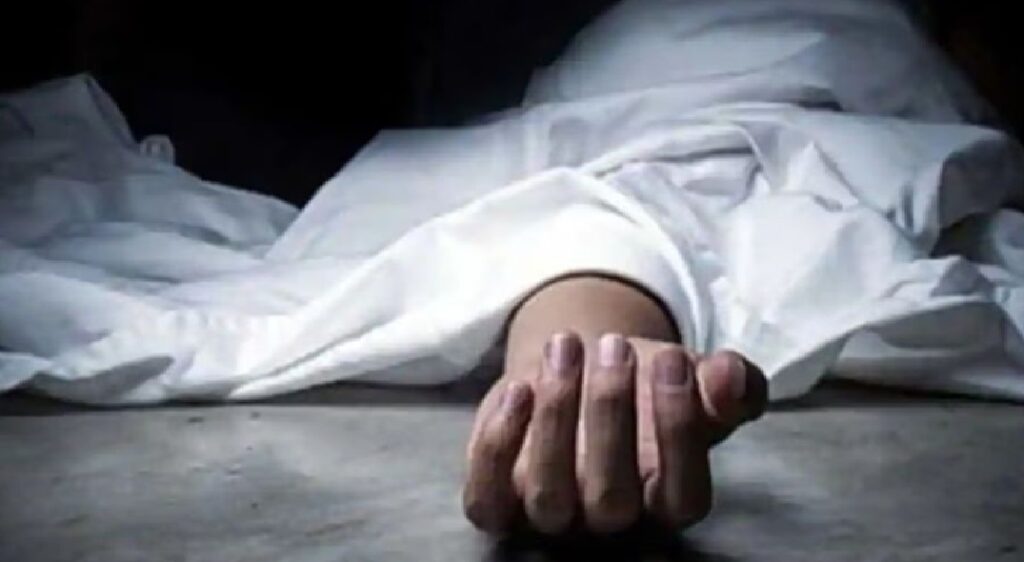 बीबीडी में लिफ्ट डक्ट से खून से लथपथ मिली अधेड़ की लाश, मचा हड़कंप
