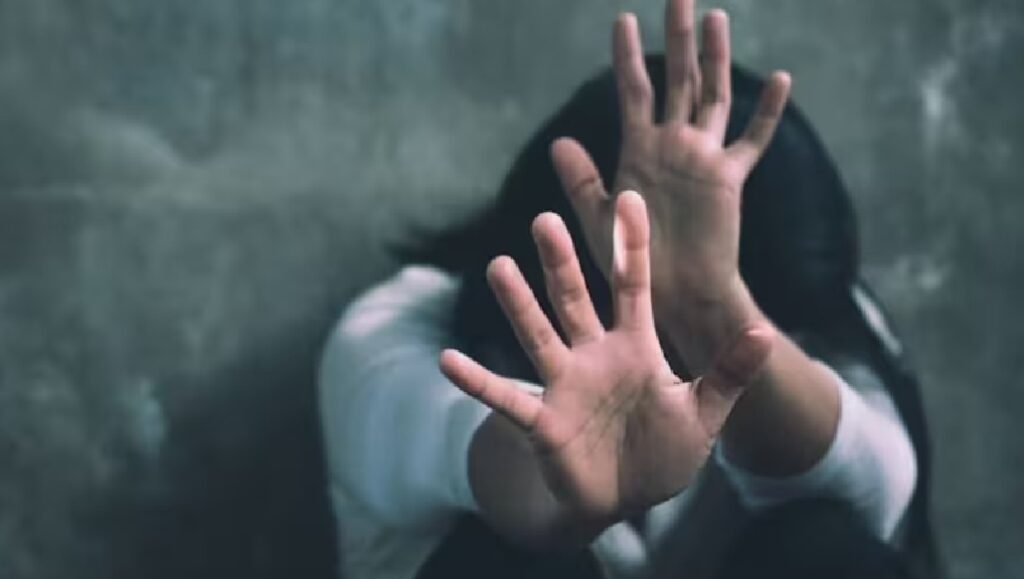 महिला अधिकारी के शोषण मामले में डिप्टी कमिश्नर समेत 7 अफसर निलंबित