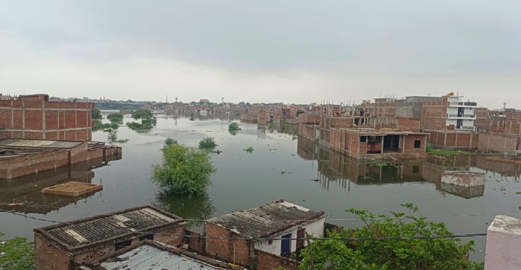 प्रयागराज में गंगा-यमुना का कहर, 52 गांव और 14 मोहल्ले जलमग्न, हजारों लोग प्रभावित