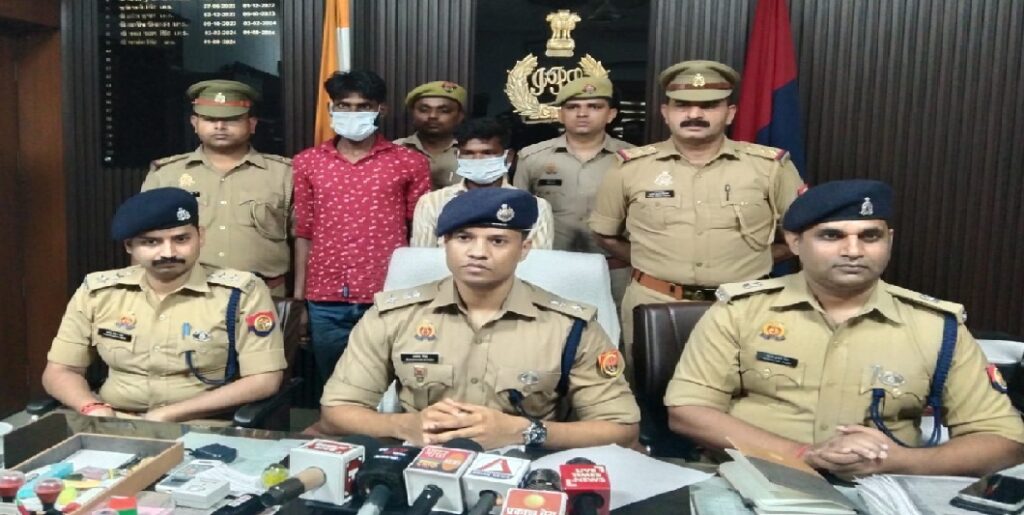 आटो रिक्शा से घूमकर सूने घरों से चोरी करने वालों का भंडाफोड़