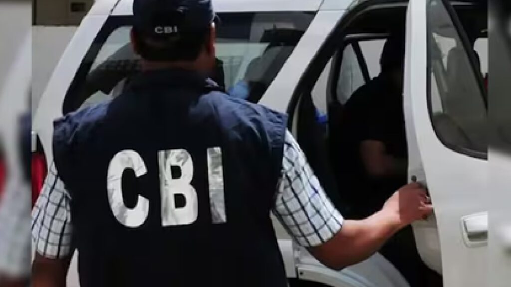 लखनऊ में सीबीएन के दो निरीक्षक और नर्सिंग होम संचालक 10 लाख की रिश्वत के साथ पकड़े गए