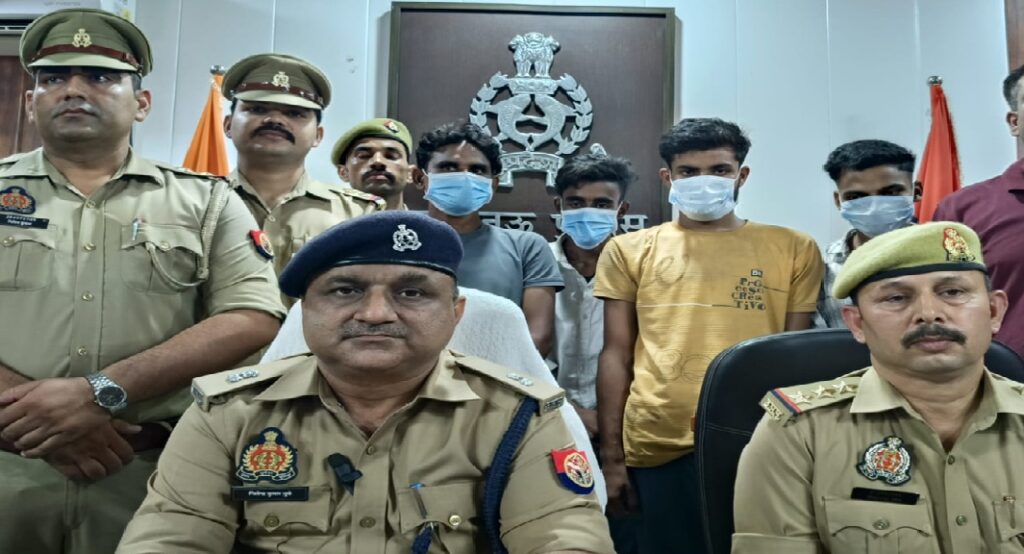 मड़ियांव पुलिस ने नकबजन गैंग का किया पर्दाफाश, 4 शातिर गिरफ्तार व एक नाबालिग संरक्षण में