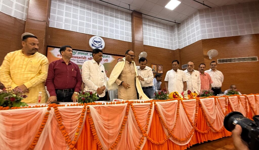 स्वदेशी को समर्पित व्यापारियों का विराट समागम, उपमुख्यमंत्री ने दिलाई शपथ