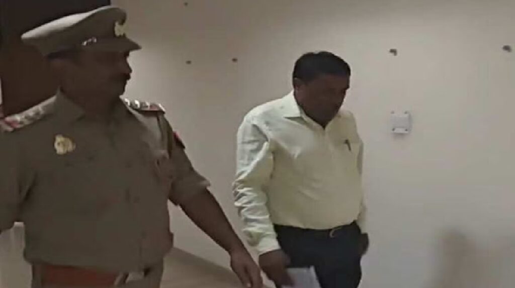 मंत्री असीम अरुण के निजी सचिव निलंबित, महिला के साथ की थी छेड़छाड़