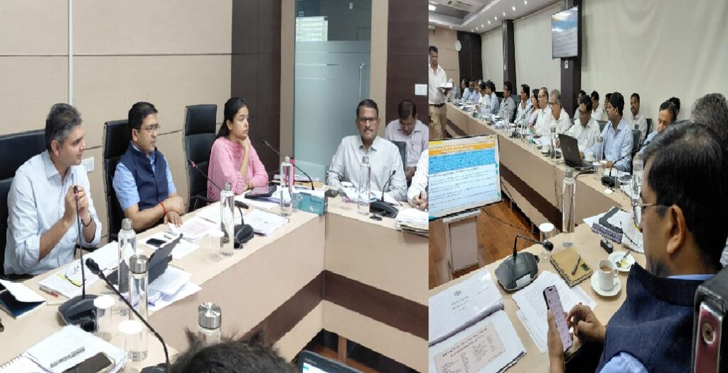 यूपी पावर कारपोरेशन की समीक्षा बैठक, लापरवाही पर कई अधिकारियों पर गिरी गाज