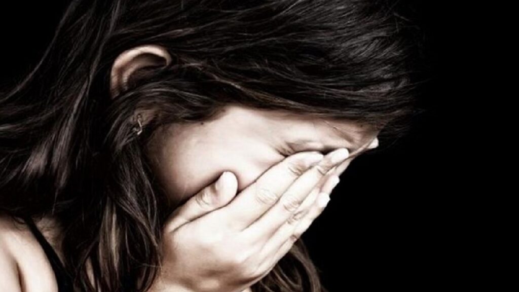 नोएडा में आईएएस अधिकारी पर महिला कर्मचारियों ने लगाए गंभीर आरोप, जांच के आदेश