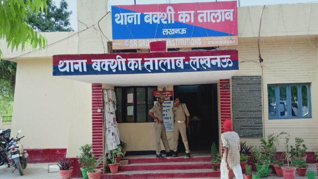 राखी बांधकर वापस लौट रही महिला और उसके पुत्र पर धारदार हथियार से हमला