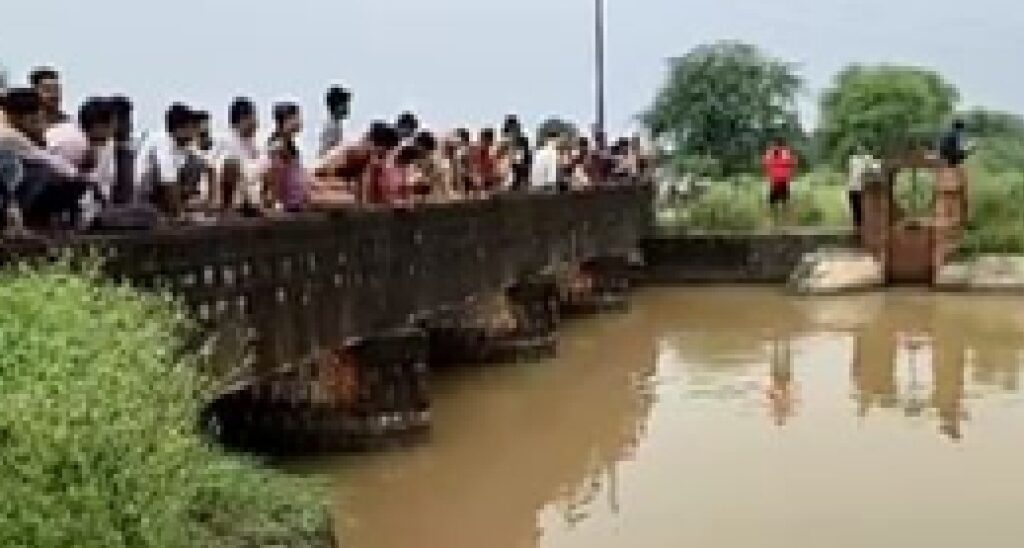 बांदा में दर्दनाक घटना: महिला ने तीन बच्चों संग नहर में लगाई छलांग, चारों की मौत