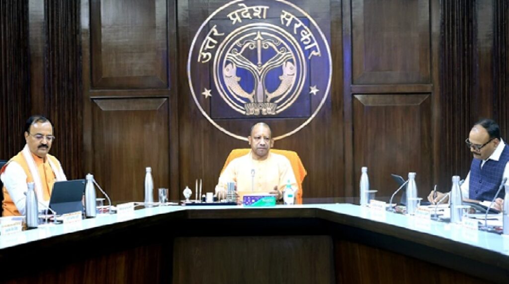 योगी कैबिनेट का बड़ा फैसला: यूपी के छात्र अब यूके में ले सकेंगे मास्टर्स डिग्री, दो नए विश्वविद्यालयों को भी मंजूरी