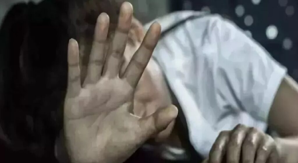 लैंग्वेज इंस्टीट्यूट संचालक ने युवती से किया दुष्कर्म , गिरफ्तार