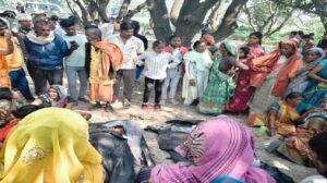 रहीमाबाद में दर्दनाक हादसा: ट्रेन से कटकर दो युवतियों की मौत, इलाके में सनसनी