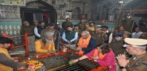डीजीपी ने लोधेश्वर महादेवा धाम में परिवार के साथ की पूजा अर्चना