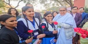 नकल पर सख्ती के साए में शुरू हुई यूपी बोर्ड परीक्षा, 53 लाख से ज्यादा छात्र मैदान में