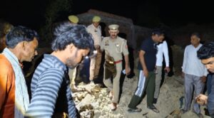 टीनशेड बना मौत का फंदा: सोते परिवार पर ढहा ढांचा, 8 साल के मासूम समेत 3 की दर्दनाक मौत