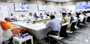 त्योहारों से पहले सख्त हुए सीएम योगी: शांति भंग करने वालों पर कड़ी कार्रवाई के निर्देश