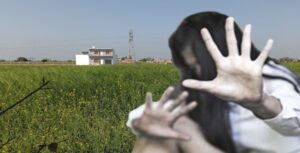 मथुरा में दो युवकों ने किशोरी को खेत में लेकर जाकर किया सामूहिक दुष्कर्म