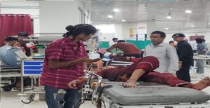 पीलीभीत–पूरनपुर हाईवे पर अनियंत्रित होकर बस खाई में पलटी, 15 से अधिक यात्री घायल