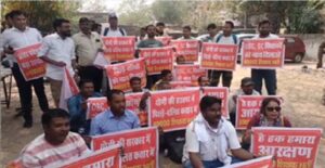 69000 शिक्षक भर्ती के अभ्यर्थियों का धरना, पुलिस ने हटाकर ईको गार्डेन भेजा