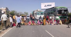 बिना पहचान किए कर दिया अंतिम संस्कार, हापुड़ में भड़के परिजन—दो दरोगा सस्पेंड