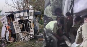 हापुड़ में भीषण सड़क हादसा: बरात लौट रही बस-ट्रक की टक्कर में 6 की मौत, 13 घायल